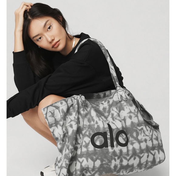 NWT ALO yoga Grey Tie dye shopper tote - Picture 3 of 16